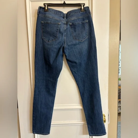 Jeans 3 for $20! Women’s Old Navy Distressed Curvy Skinny Jeans - Picture 4 of 7